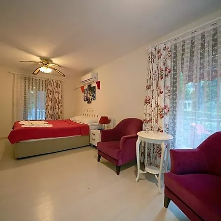 Zuemruet Boutique Çıralı