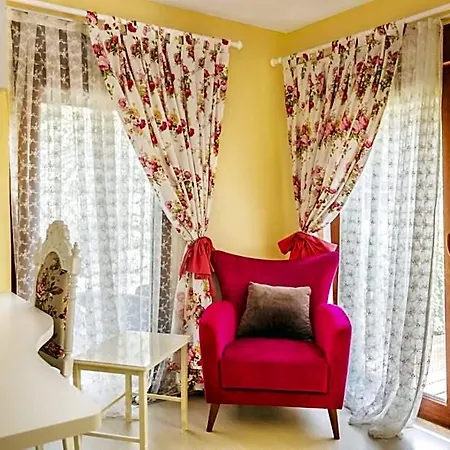 Zuemruet Boutique Hotel *